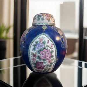 Vintage Chinese Ginger Jar Hand painted Flower /blue, gold trim - Picture 1 of 7