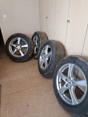 Hyundai Santa Fe 4.  Generation Winter Kompletträder 235/60R18 - Bild 1 von 4