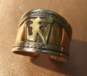 Bel Anello In Rame Fatto A Mano Dal TIBET Con 'OM', Regolabile - Imagen 1 de 2
