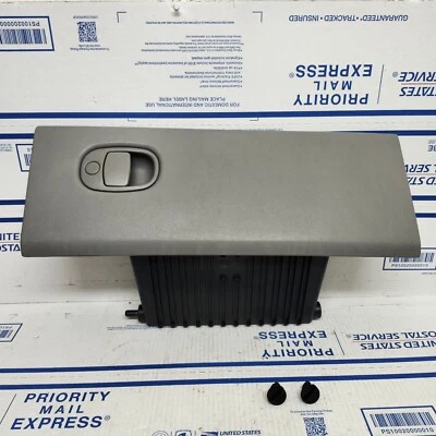 ✅02-07 Compartimento para guantera SATURN VUE con mango de pestillo OEM gris Foto 1 de 4