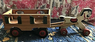  ANCIEN JOUET EN BOIS CHEVAL TIRANT UNE ROULOTTE - Photo 1/4