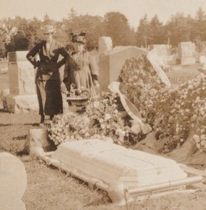 Flores de luto cementerio de pie de la década de 1920 para mujeres - Imagen 1 de 3