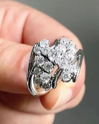 Anillo de compromiso redondo de plata de ley 925 con racimo de diamantes creado en laboratorio de 2 quilates para mujer Foto 1 de 4