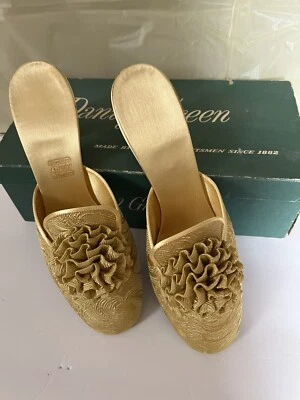 slippers women vintage- 6B Excellent Condition -  Gold - Image 1 of 4