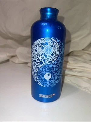 Botella de agua de aluminio vintage SIGG Traveler Suiza SIN tapa azul Yin Yang Foto 1 de 4
