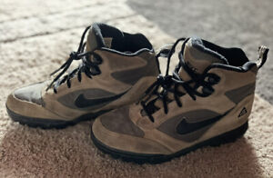 90s Vintage OG Nike Caldera Hiking ACG Boots W Size 7 Brown