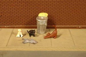 BACHMANN ESCENA ESCAPES GATOS CON BOTES DE BASURA O FIGURAS A ESCALA - Imagen 1 de 1