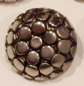 Set di 5 BOTTONI retrò in metallo tono ARGENTO 1"ea. Shank - Cupola Dots - Atomic - Foto 1 di 3
