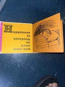 VINTAGE PREOWNED HAPPINESS IS A WARM PUPPY BY CHARLES M. SCHULTZ 1962 - Imagen 1 de 1