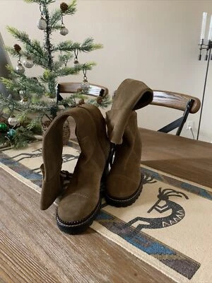 NUEVAS Botas de Gamuza See By Chloé Para Mujer Caqui Hasta la Rodilla Talla 8 Precio de venta sugerido por el fabricante $560 Foto 1 de 4