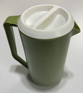 Rubbermaid Pitcher 2 1/4 Quarts drinking vintage Green MCM lid serve ware - Picture 1 of 20