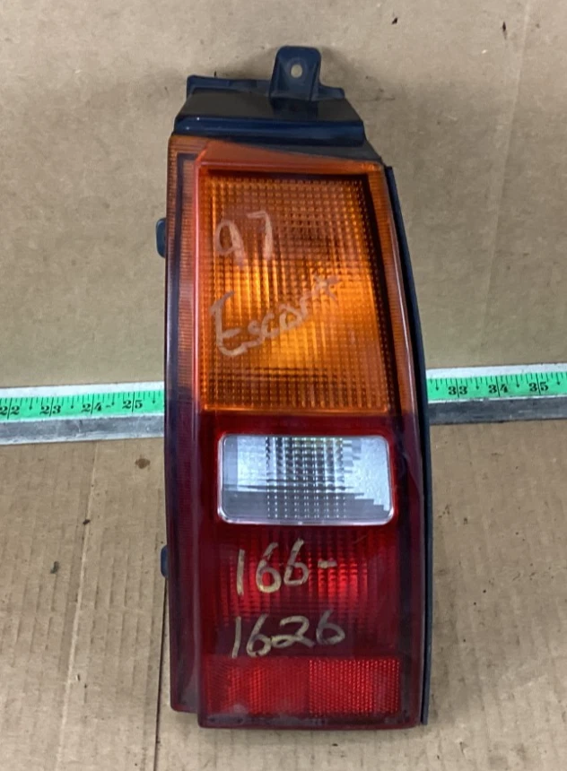 Luz trasera derecha del lado del pasajero Ford Escort Station Wagon 1997-1999 OEM Foto 1 de 4