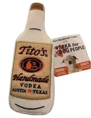 Tito’s 手工制作伏特加吱吱作响的狗玩具瓶 Squeak 玩具 全新 — 第 1/2 张图片