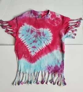 Camiseta tie dye hecha a mano en el Reino Unido. Corazón con volantes rosa. Pequeño pequeño para mujer. - Imagen 1 de 3