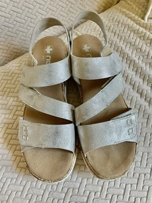 Sandálias femininas Euro Brand RIEKER antiestresse prata tamanho UE 40 EUA 9 ajuste. Alças - Imagem 1 de 4