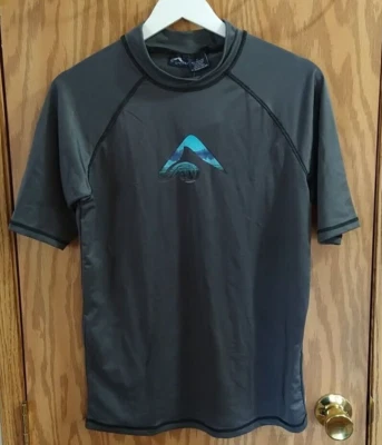 Kanu Surf Men's small  UPF 50+ Slim Fit Sun Protective Rash guard Swim Shirt new - Image 1 of 4