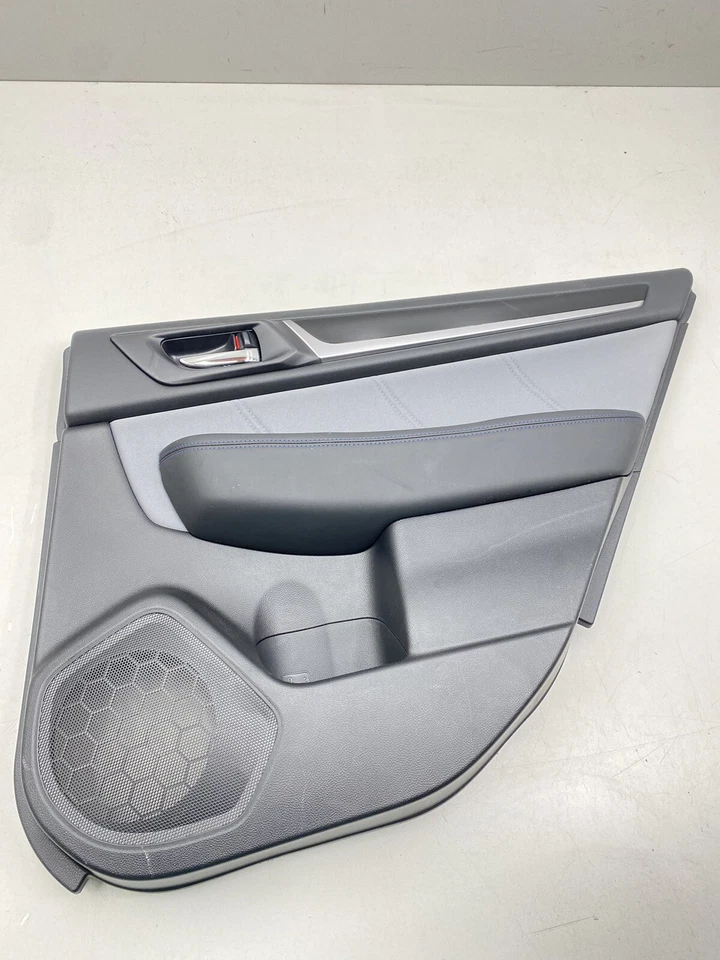 Panel de moldura de puerta trasera derecha Subaru Legacy 2018-2019 S73509980 OEM Foto 1 de 4