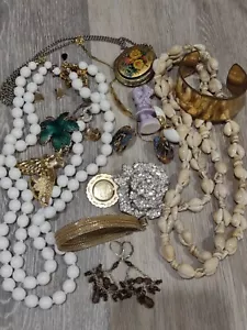 One Pound Vintage Jewelry Mixed Lot Of Wearable Items - Picture 1 of 4