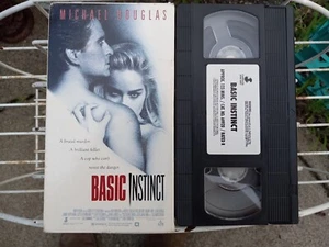 Basic Instinct Michael Douglas 1992 VHS RARE ORIG HTF OOP Drama Mystery Erotic - Picture 1 of 2