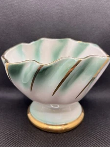 Vintage Regal USA Green, White and 23K Gold Trim Ribbon/Shell Planter - Picture 1 of 5