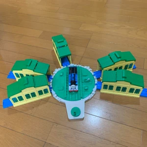 Rare Plarail Thomas Turntable Roundhouse Engine Shed Set TOMY Japan Exclusive - Picture 1 of 9