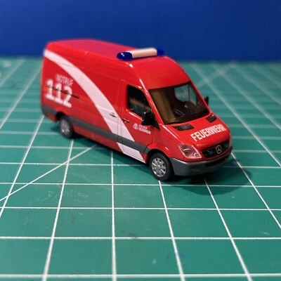 Furgoneta Herpa escala HO 1:87 Mercedes German Feuerwehr Berlin Bomberos Foto 1 de 4
