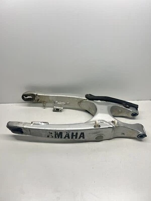 Brazo de suspensión trasero basculante YZ250F 2002 Yamaha YZ250F genuino OEM 00-02 Foto 1 de 4