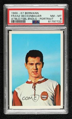 Imágenes de máquinas expendedoras Bergmann 1966-67 Franz Beckenbauer (Red Sleeves) PSA 8 Foto 1 de 2
