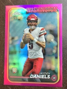 2024 Topps Chrome #201 Jayden Daniels rifrattore rosa magenta RC/399 comandanti - Foto 1 di 3