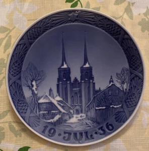 Royal Copenhagen Christmas Plate JUL 1936 "Roskilde Cathedral" RARE - Picture 1 of 5