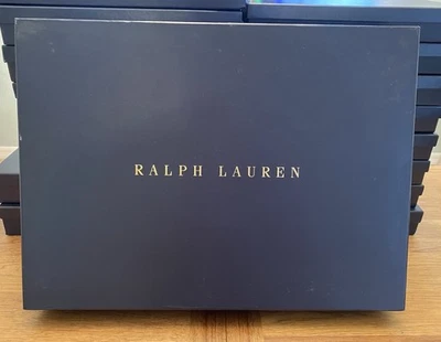 "Caja de regalo Ralph Lauren 20,25"" X 14,75"" X 3,5"" esquina dañada" Foto 1 de 4