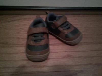 Surprize by Stride Rite 运动鞋,尺寸 3 — 第 1/3 张图片