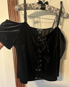 Forever 21 Plus Sizes Black Velvet Lace Up Open Shoulder Crop Top 3XL - Picture 1 of 5