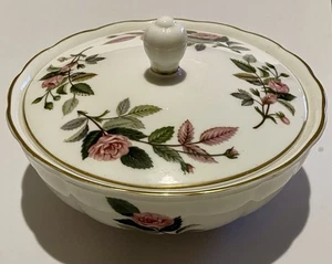 WEDGWOOD Bone China Hathaway Rose Covered Dish England Gold Trim 9cm x 14cm - Picture 1 of 5
