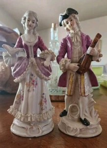 Estatuilla de porcelana antigua rara coleccionable hombre tocando banjo/mujer leyendo 10 '' - Imagen 1 de 20