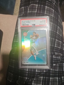 2018-19 Panini Status NBA - Trae Young - AQUA Rookie PSA 10