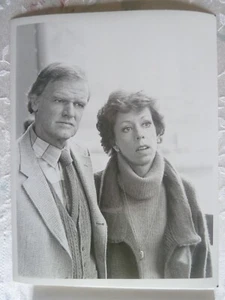 THE TENTH MONTH 7x9 b/w Press Photo/ Keith Michell & Carol Burnett - Picture 1 of 2