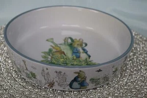 BEATRIX POTTER PETER BUNNY RABBIT EASTER ROUND SERVING DISH CASSEROLE - NEW - Picture 1 of 1