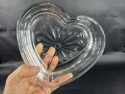 Libbey 6 英寸心形透明玻璃糖果碗带太阳浮雕底部设计 — 第 1/4 张图片
