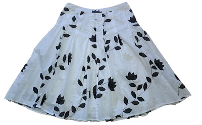 Falda JH Collectibles Petite 12P Blanca Gris Estampado Hoja Acampanada Modesta Cintura 30" Foto 1 de 4