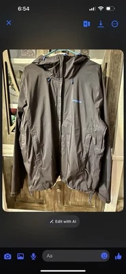 Chaqueta de lluvia Patagonia X/l mantiene el agua fuera en ellas noches lluviosas. Foto 1 de 2