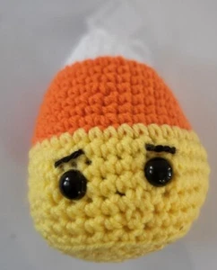 Maíz de caramelo tejido 5" maíz de caramelo de Halloween con ojos de botón negro - Imagen 1 de 4