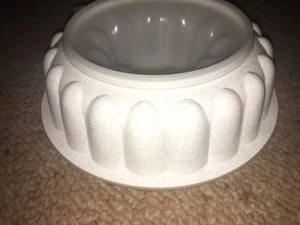 TUPPERWARE Vintage Jel Ring Mold Firecracker Specks EUC Jello Dish - Picture 1 of 11