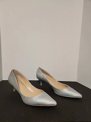 Zapatos de salón de noche Jewel Badgley Mischka para mujer Frenchie Kitten talla 6,5 plateados Foto 1 de 4