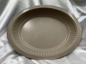 WILTON PERFECT RESULTS Serveware 4.5 Qt Oval Casserole Baking Pan NonStick Metal - Picture 1 of 4