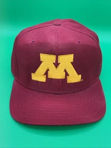 Vintage New Era Minnesota Golden Gophers Mütze nicht verstellbar 7 3/8. Weinrot Made In USA - Bild 1 von 9