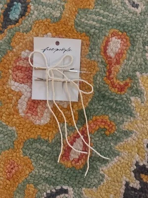 Новый с Ярлыками Free People пляжный богемный белый бисер бант Bobby заколки для волос - Изображение 1 из 3