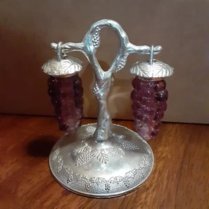 Vintage Hanging Grapes Salt And Pepper Shakers PLASTIC made In Hong Kong - Picture 1 of 5