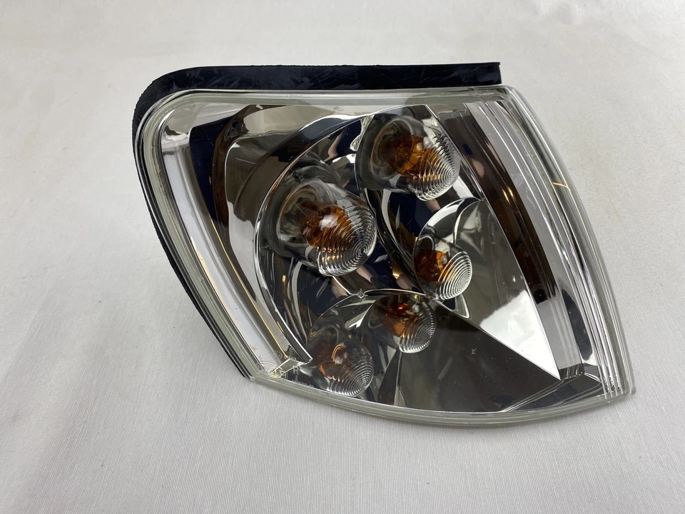 Intermitente derecho original Mitsubishi Space Star 1998-2004 MR416900 - Imagen 1 de 1