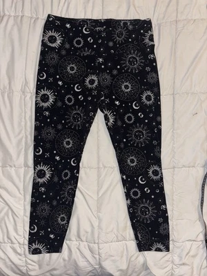 Leggings marca No Boundaries, para mujer, talla XXL/20, estampado luna y sol Foto 1 de 4